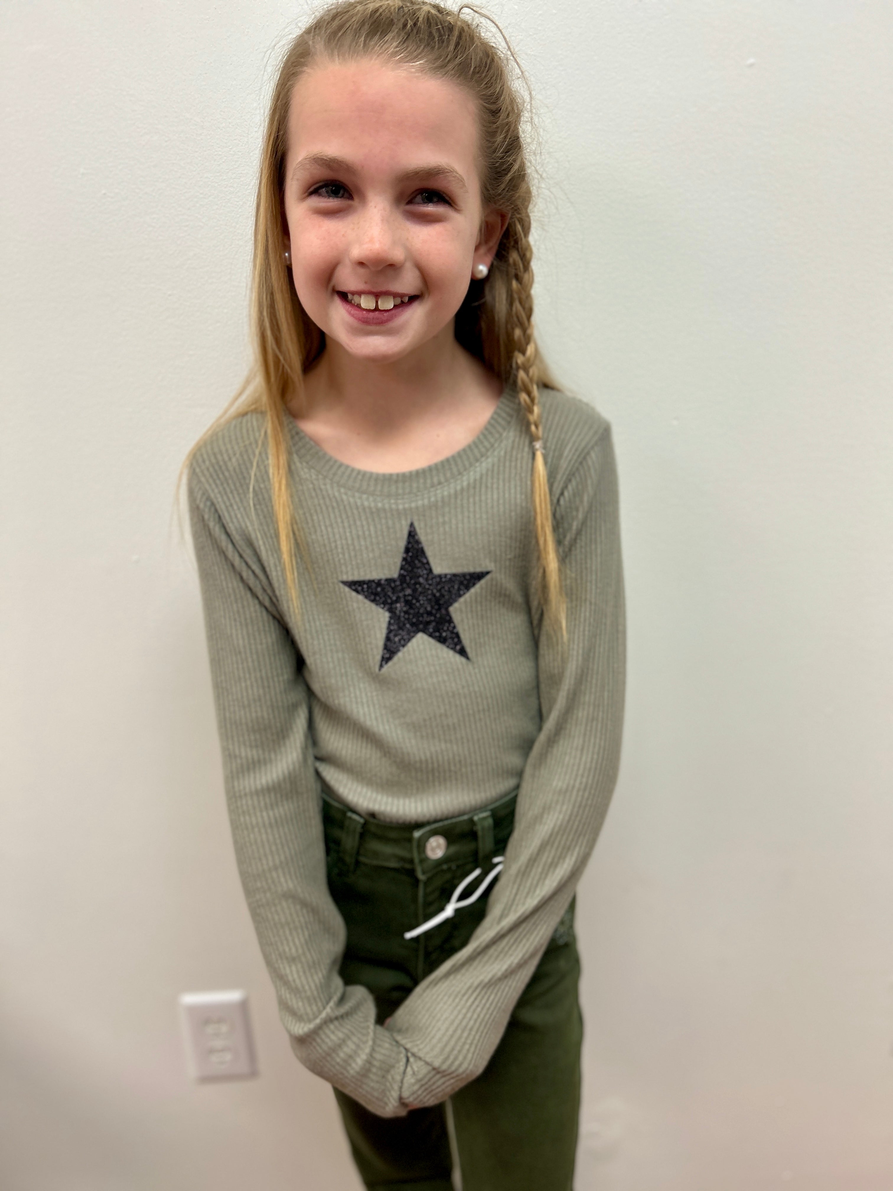 AC407 Girls Rib Knit L/S Top with Glitter Star