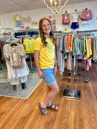Girls Bee Kind Graphic Tee - All About Me Boutique